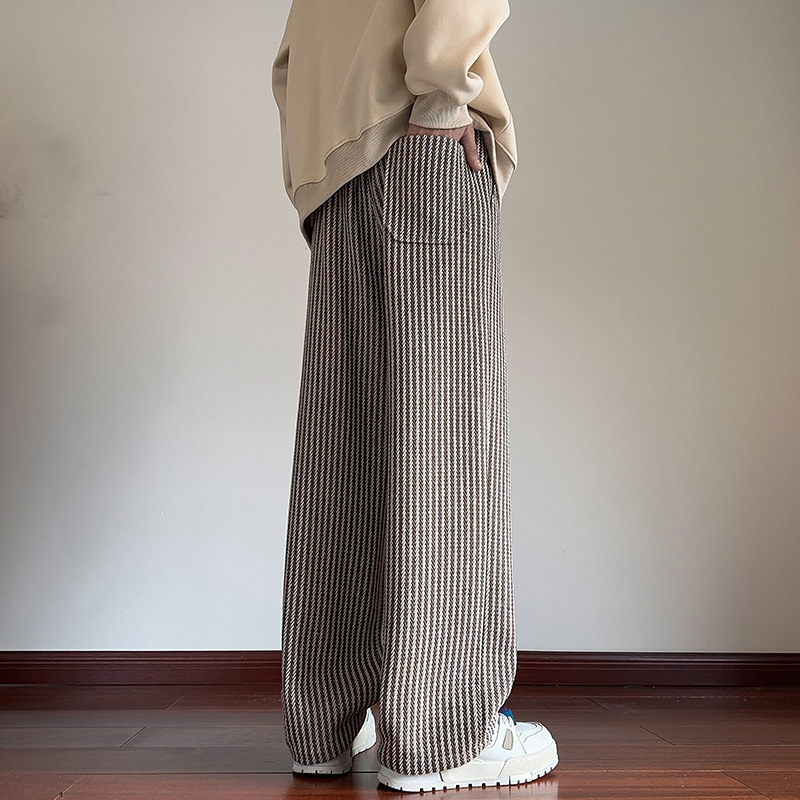 XAVIERA – PANTALÓN DEPORTIVO DE RAYAS MODERNOS